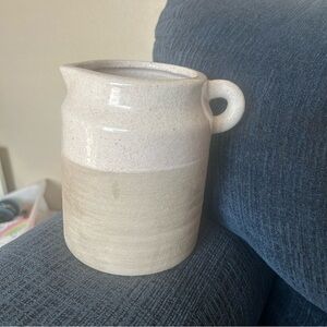 6-inch ceramic pot with clear cream enamel on top